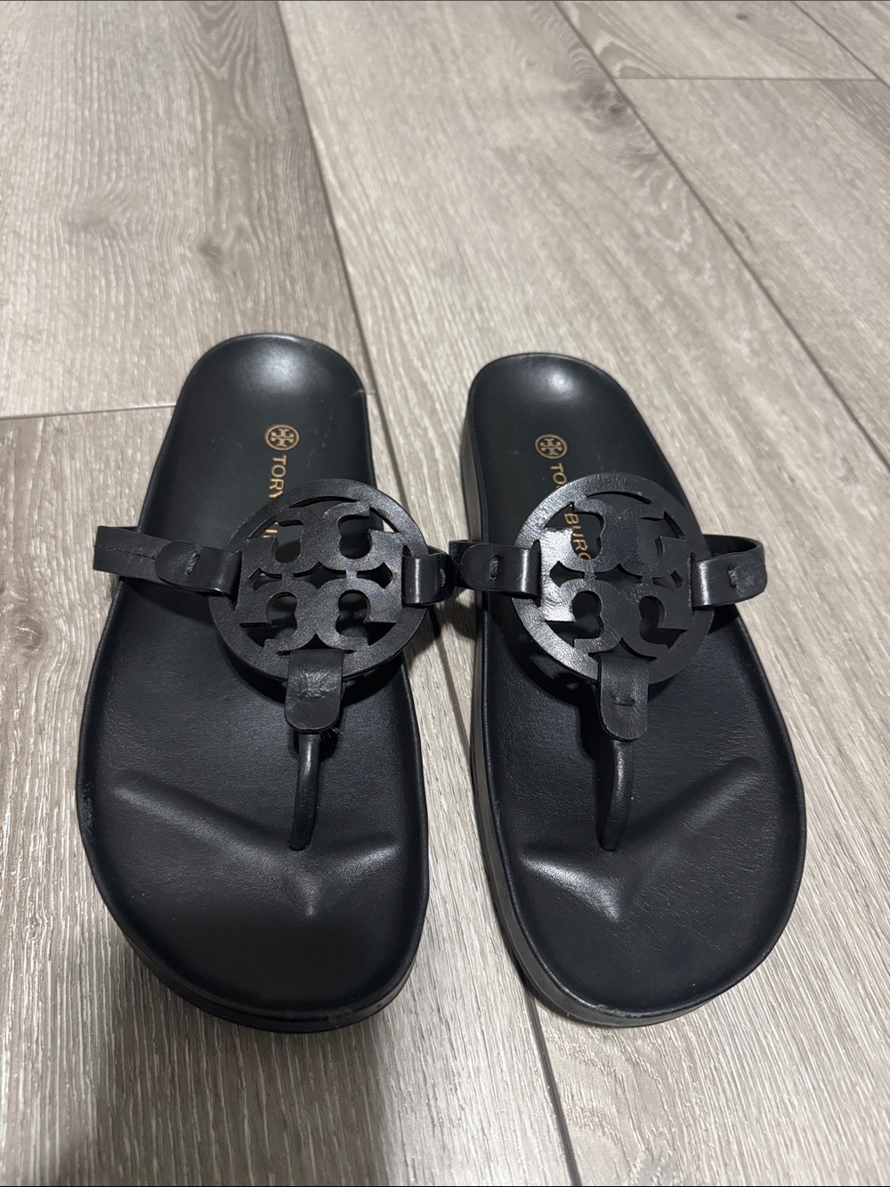 Tory Burch Black Logo Leather Thong Sandals - Picture 3 of 7